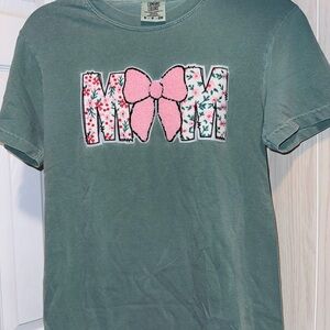 Comfort Colors Tee with Pink Bow and Floral 'MOM' Design